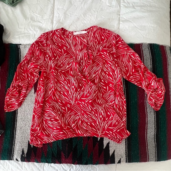 LUSH drapey wrap top with button closure, size S - Picture 2 of 6